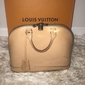 Authentic Louis Vuitton purse!!